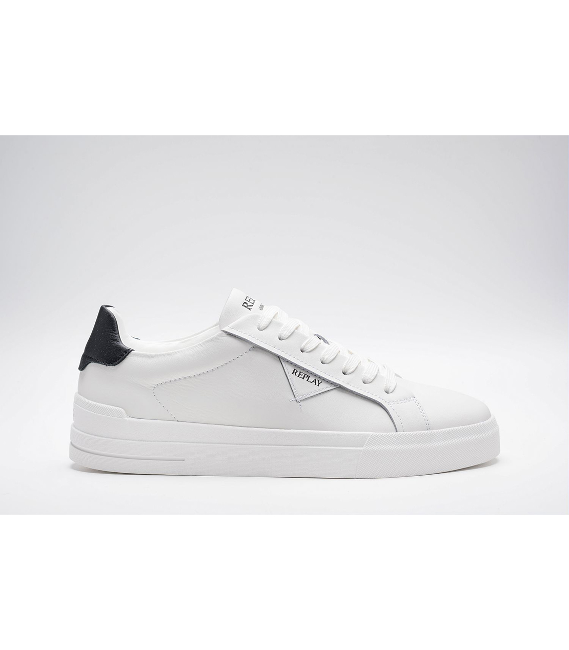 レースアップホワイトレザースニーカー